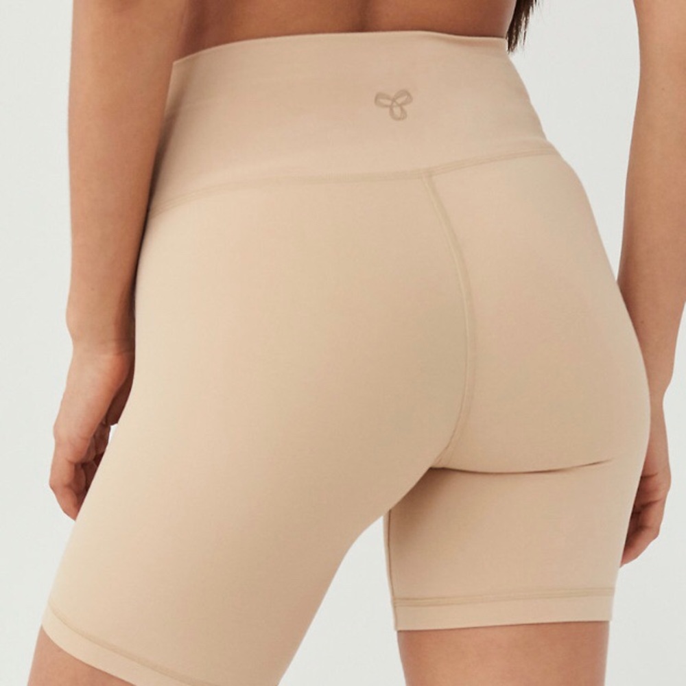 TNAbutter high rise 9” biker shorts - size small
